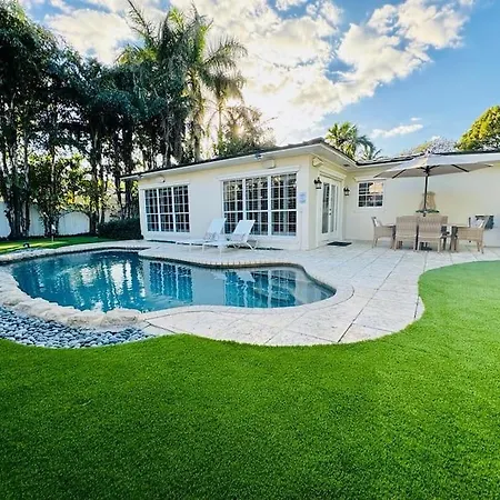 Beach Haven Heated Pool, Hot Tub,Mini Golf, Beach